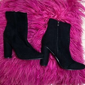 COPY - BU COLLECT BLACK ANKLE BOOTS SZ 9